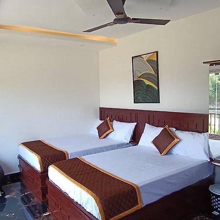 Glasshouse Retreat By The Jungle Stay Groups Valparai Luaran gambar